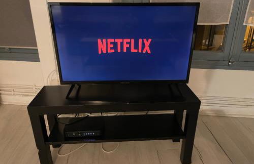 015 CHIC & COSY STUDIO 41m2 HYPERCENTRE WIFI SMART TV NETFLIX - Foto 11