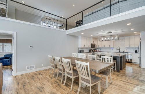 Patio and Fishing Pond! Modern Barndominium Near KC - Foto 8