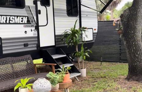 Modern Luxury RV Retreat, Your Cozy Tiny Home - Foto 1