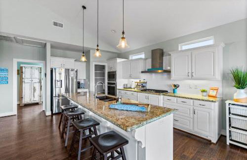 Sand Dollar Beachside 3BR Retreat, Ocean Views, Firepit & Pet Friendly - Foto 18