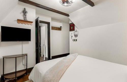 Castle Stay by Gathering Place Hot Tub & Fire Pit - Foto 34