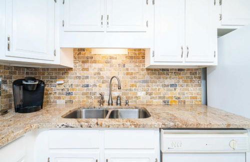 Beachfront Bliss at Shoreline Towers - Foto 47