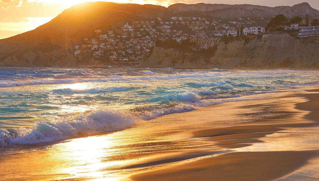 Paseo en catamarán al atardecer