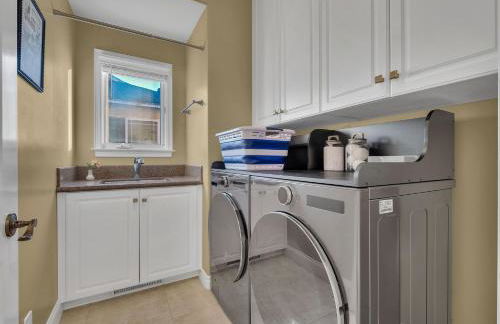 Luxury Retreat with Private Yard close to Beaches and FIFA Sleeps 10 - Foto 28