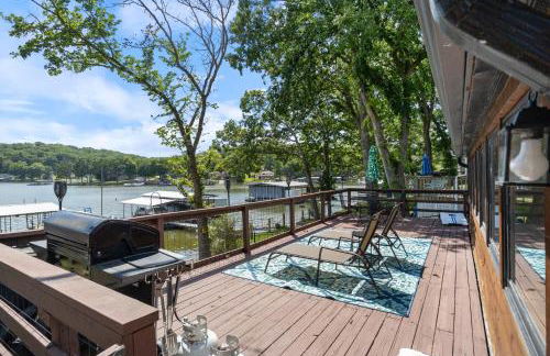 Pet-Friendly Lakefront Home in a Quiet Cove w/ Netflix, Outdoor Seating, Boat Slip - Foto 28