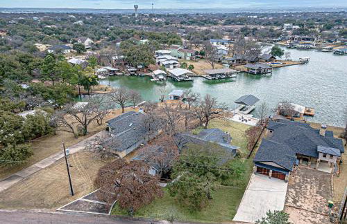 Lakefront Family Home for 12 w Picturesque Views & Patio - Foto 50