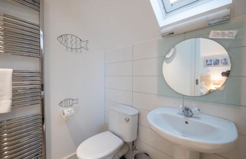 Spacious Coastal Retreat with Sea Views - Foto 45