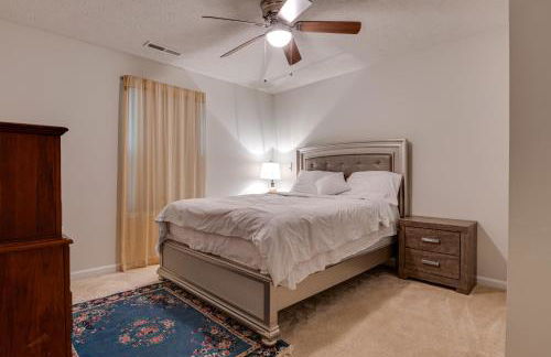 Spacious Home with Fireplace - Near Golf! - Foto 26