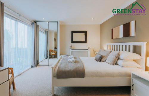 "The Penthouse Newquay" by Greenstay Serviced Accommodation - Spacious 3 Bed 3 Bath Apt with Sea Views, Sun Terrace & Private Parking - Perfect For Families, Small Groups & Business Travellers - 5 Mins To Beaches, Shops & Restaurants - Dog Friendly - Foto 14