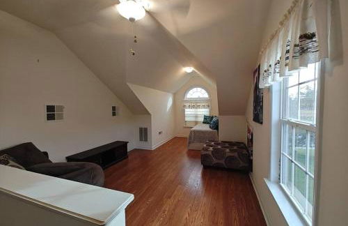 Workers Love It Here! 3 Bedroom House with screened in porch - Foto 15