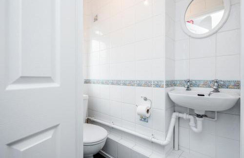 Bright and spacious home with free parking and garden - Foto 10