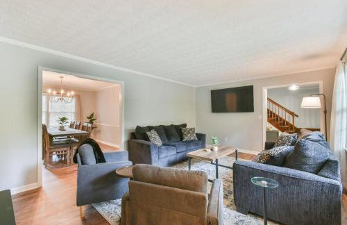 Cozy Home with Arcade, Ping Pong & Fenced Backyard - Foto 32