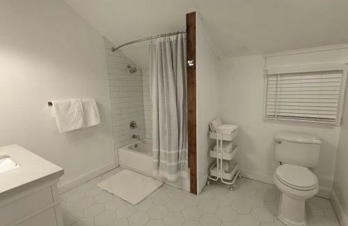 Hay Loft in Historic Barn - 4 Minutes to Legoland - Foto 17