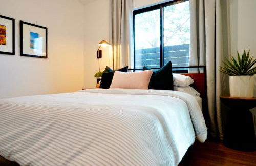 Private Family Friendly Guest Home - Photo 6