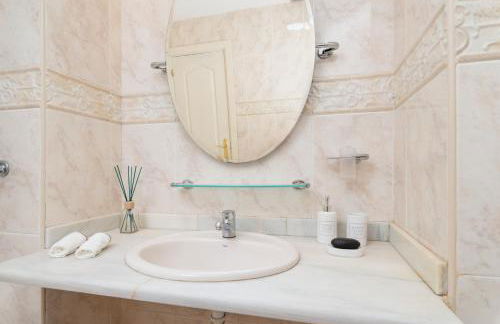 Fee4Me: First Line Luxury Apartment - Photo 15