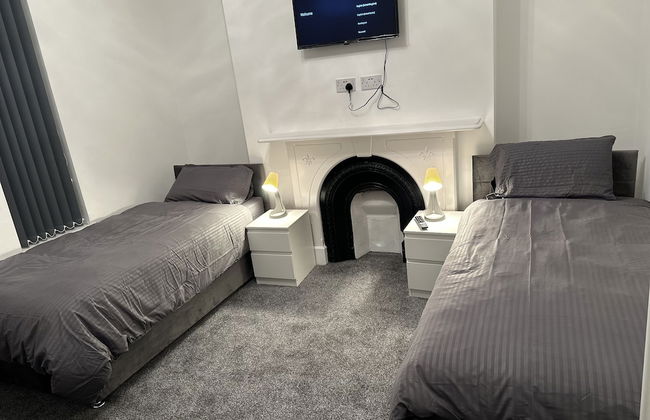 5-bed Apartment in Altrincham Near Airport - Photo 10