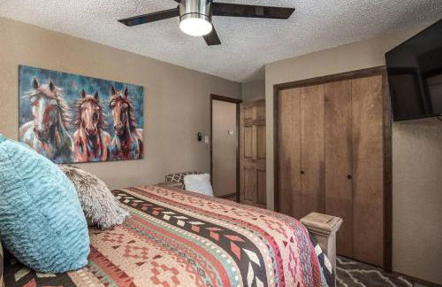 Horsin Around-cabin With A Peaceful Covered Deck - Foto 36