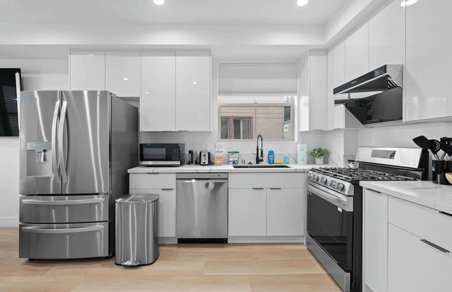 Not Affected by the Fire/modern 5BR Home With Full Amenities & Parking #2 - Foto 29