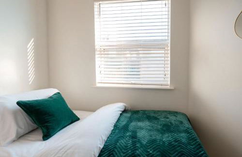 Spacious home 3 min from station - Photo 27