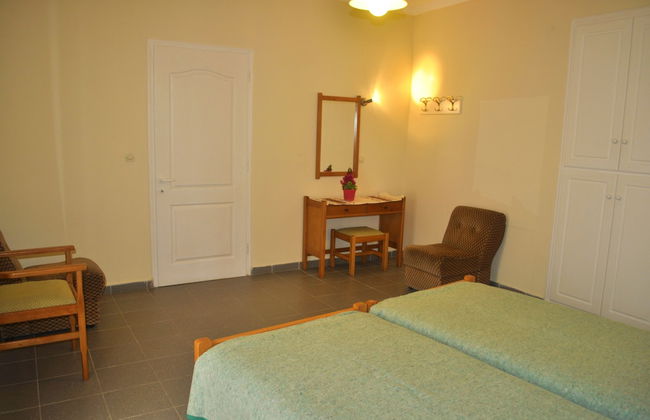 Holiday Studio Apartments Yannis on Agios Gordios Beach in Corfu - Photo 4