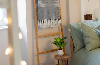 Trendy 2 Bed Flat - Near Airport - Foto 16