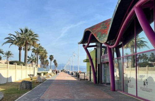 Espectacular apartamento junto al mar, con piscina en Málaga - Photo 33