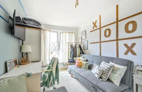 2-Bedroom Flat in Woking Walk to Station - Foto 1