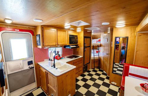 Darling Daisy Retro RV Adventure - Foto 6