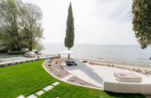 Mermaid Beachfront Villa - Photo 17