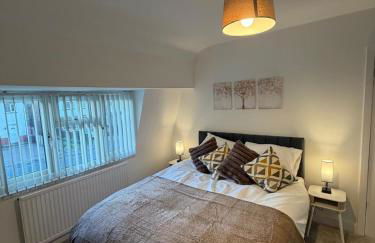 Modern 5 Bedroom Home in Solihull - Entire House - Garden - Contractors - Relocators - Family - NEC - BHX -Sleeps 9 - Foto 34