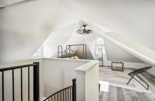 Luxury River Home - Pets Stay Free - Photo 6