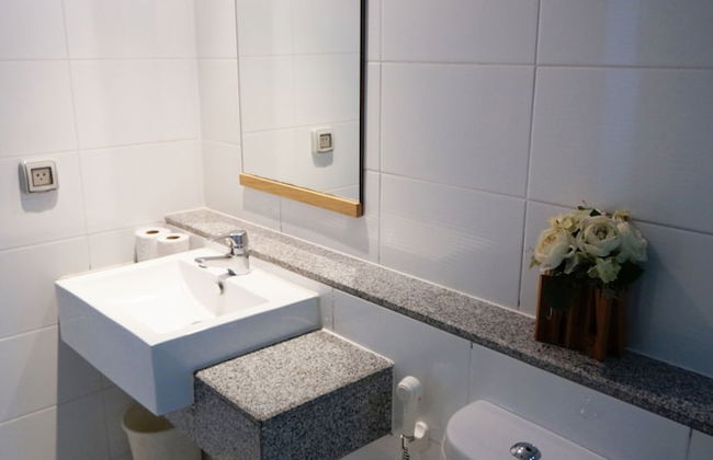 Silom convent garden - Photo 79