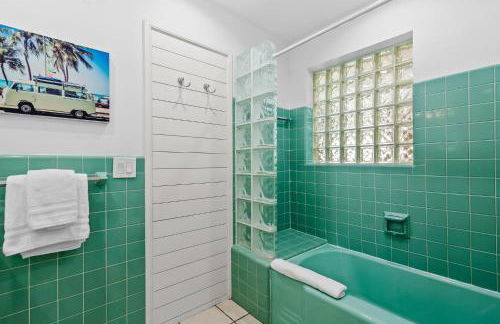 Solar Heated Pool Spa Tiki Hut Huge Backyard Hammock Retro Bikes - Foto 26