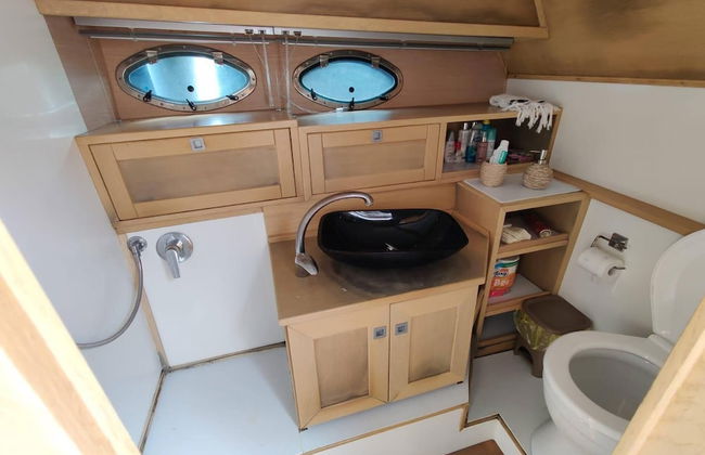 Fall in Love With the Amalfi Coast Charming Boat Rental in Naples - Foto 3