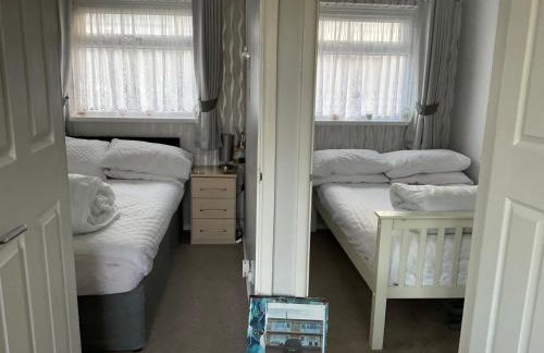 1st Floor Hillview 2 bedroomed Central Location No pets - Foto 6