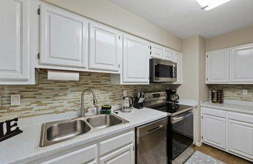 Spacious 3BR Townhouse with Balcony & Gym - Foto 17