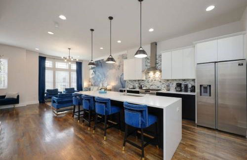 Two Townhomes - Hot Tubs and Rooftop Balconies - Foto 76