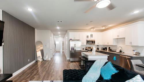Modern Houston 3BR Getaway Near NRG Stadium, Downtown, Med Center & HOU Airport, FIFA & RODEO Ready - Foto 5, stove, dishwasher