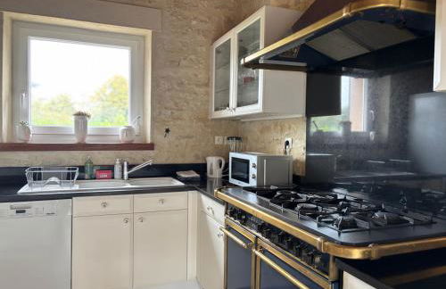 Le So Art, grande maison 4 chambres, terrain de pétanque, grand jardin clos, flipper, babyfoot, jeux Arcade, ping pong,1 km mer, proche golf, Port en Bessin, Bayeux et plages du débarquement, adaptée enfants - Foto 20