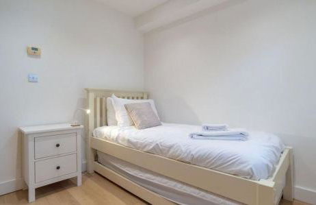 Trewhiddle Retreat V9 by Together Travel - Luxury 4-Bedroom Villa - Foto 32