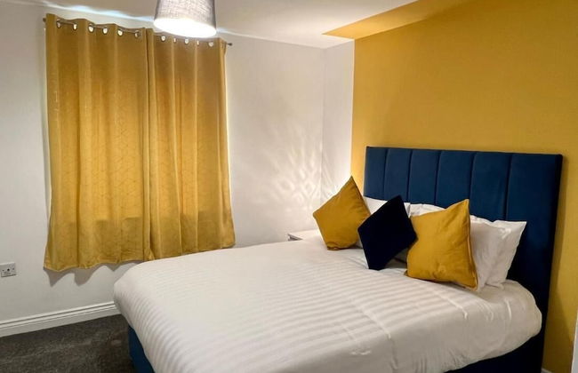 Lovely 2 Bedroom Apartment, 2 Bathrooms Parking - Photo 3