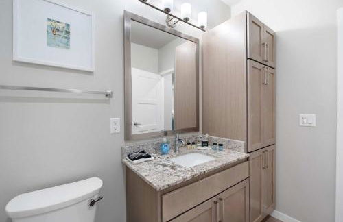 Pool & Fitness Room Near University Park - Covered Parking - Foto 49