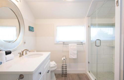 Full Renovation Amazing Spot with Views - Photo 15