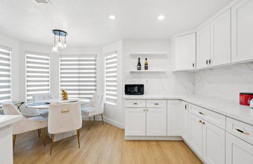 Luxe Spacious Home Near Parks Fully Equipped - Foto 75