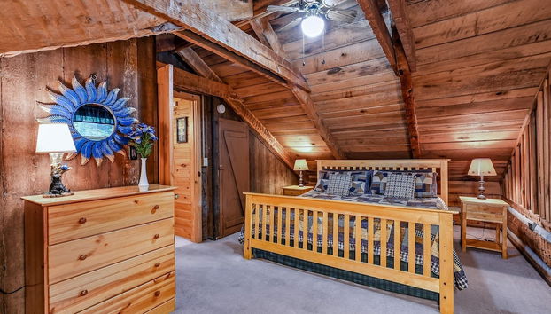 New Song Appalachian Chink Style Cabin features Foosball and Air Hockey Table by RedAwning - Foto 3, Habitación