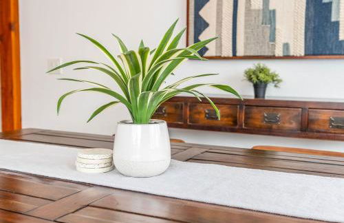 Modern home near UVU and BYU with hot tub and mountain views - Foto 34