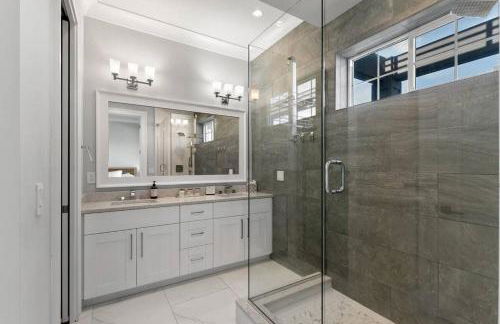 Waterfront Oasis 3 BR/4 beds~3 min walk to beach. - Foto 27