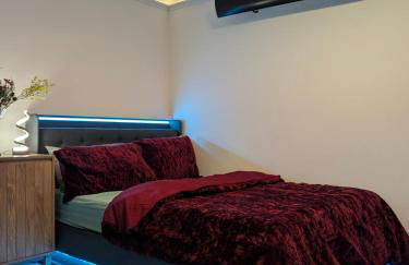 Luxury Santorini Boutique Suite with a Mediterranean Soul - 15m to Heathrow Windsor Ascot Legoland with Free Parking - Foto 8