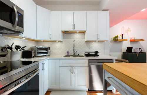 Modern 2BR Retreat, Close to DC & Airport - Photo 17