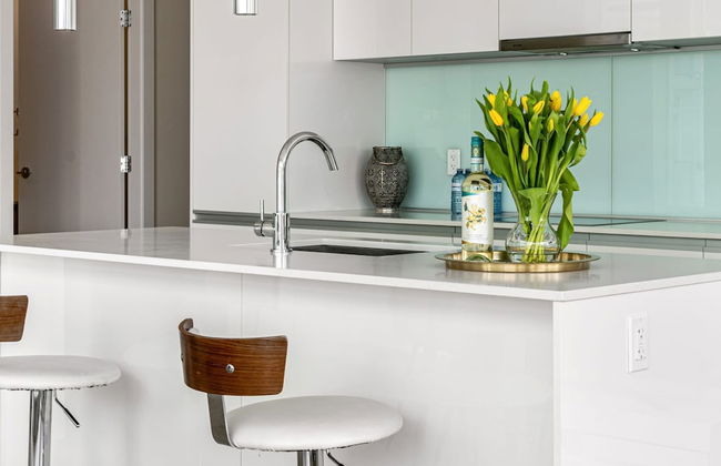 DT Upscale Corner Unit Tower Views Free Parking - Photo 12